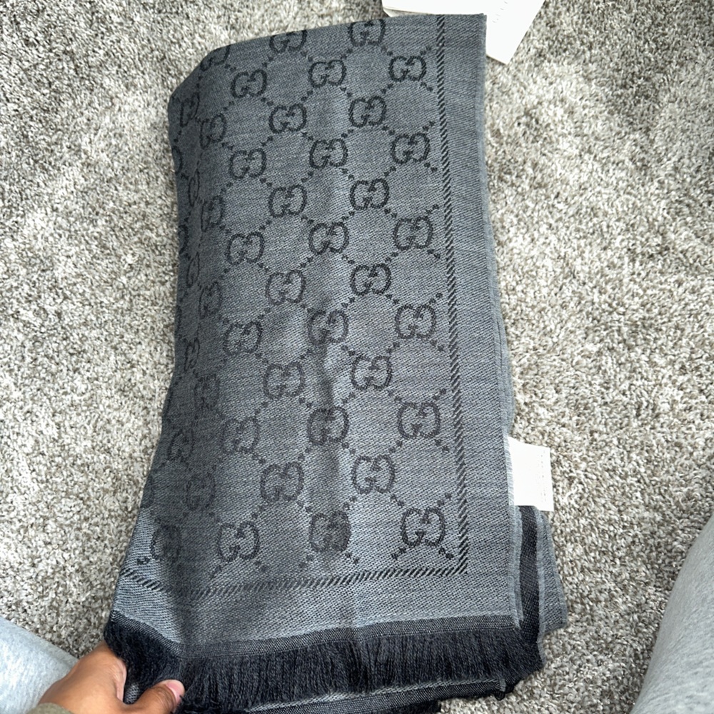 GG JACQUARD PATTERN KNITTED SCARF - Picture 3 of 3